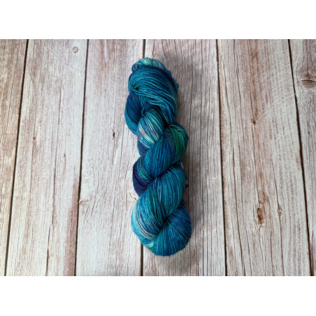 Handgefärbte Sockenwolle zum Stricken, Weben und Häkeln