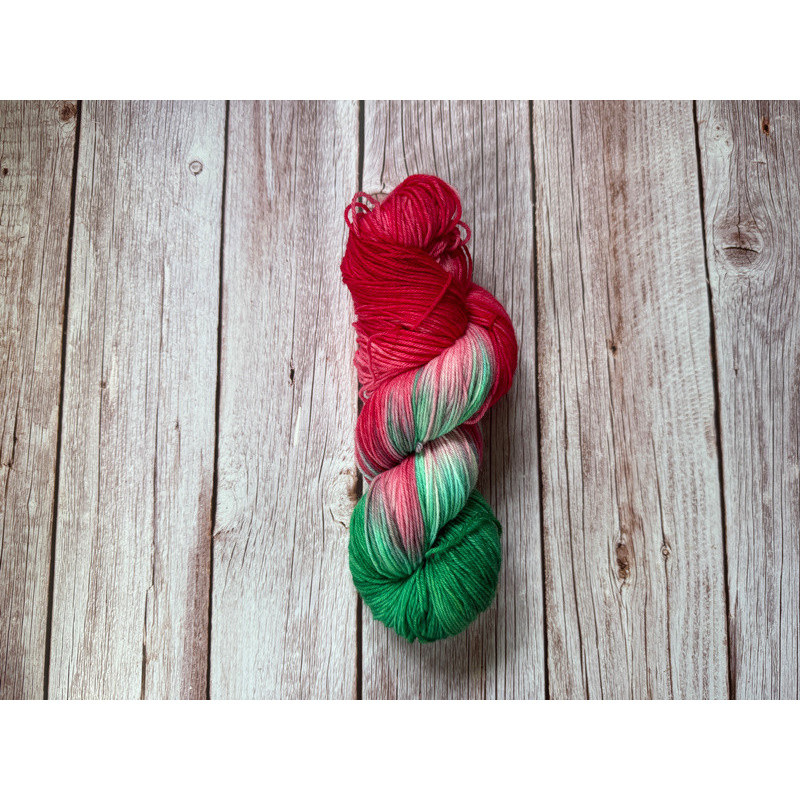 Weihnachtsstern - Handgefärbte extrafeine Merinowolle zum Stricken, Weben und Häkeln