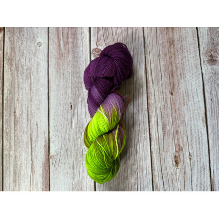 Is it spooky season yet - Handgefärbte extrafeine Merinowolle zum Stricken, Weben und Häkeln