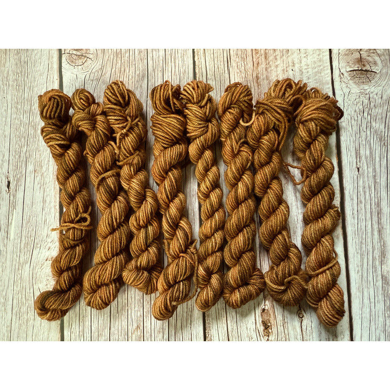 Kastanie - Handgefärbte extrafeine Merinowolle zum Stricken, Weben und Häkeln Kastanie - Handgefärbte extrafeine Merinowolle zum Stricken, Weben und Häkeln
