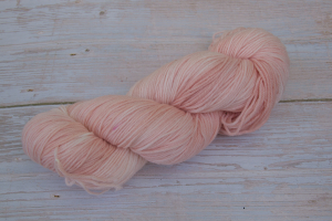 Pfirsichblüte - Handgefärbte Sockenwolle, 100g Strang